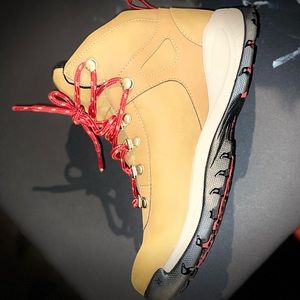 Columbia NEWTON RIDGE PLUS HIKING BOOT - WOMEN'S